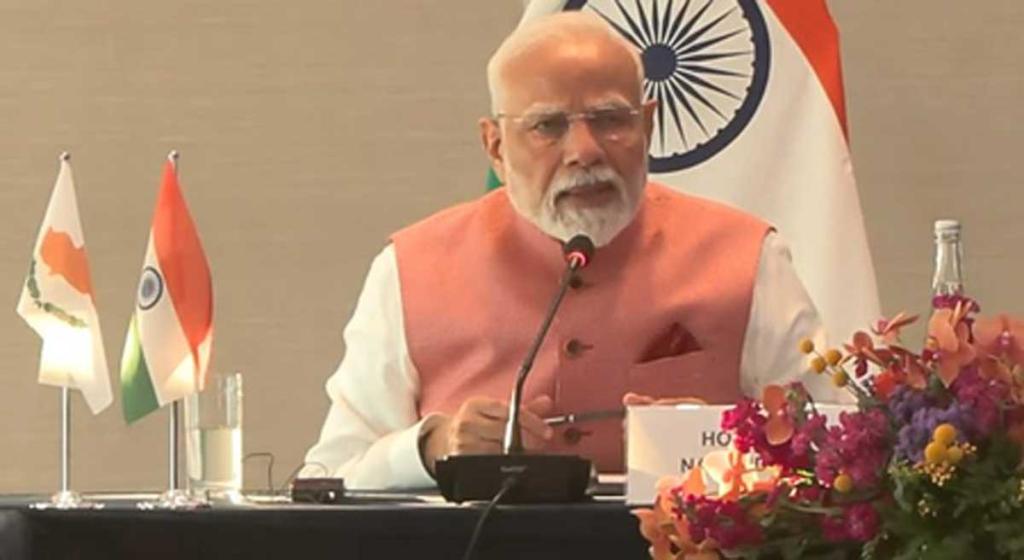 PM Modi Bihar Visit Live Updates: 'Hellbent to insult Bihar'; PM Modi attacks Congress for 'bidi' remark, vows to halt 'infiltration'